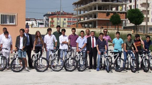 Sağlık Bakanlığı ve Bakanlığımızın Ortak Projesi Kapsamında Öğrencilerimize 120 Adet Bisiklet Dağıtıldı.