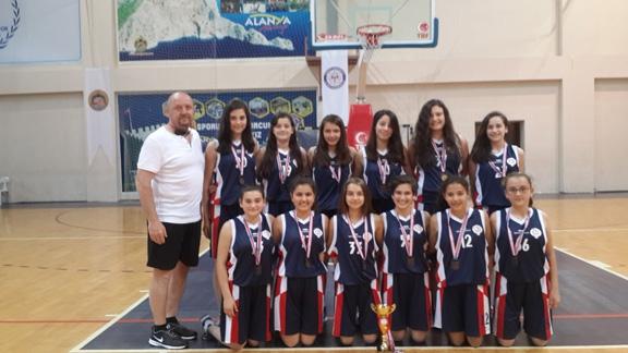 Anadolu Yıldızları Küçük Kızlar Türkiye Finalinde Okulumuz Nurullah Narin Ortaokulu Türkiye 3. sü Oldu