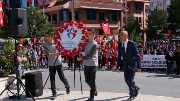 19 Mayıs Atatürk ü Anma, Gençlik ve Spor Bayramı Tüm Yurtta Olduğu Gibi İlçemiz´ de de Coşku İle Kutlandı. 