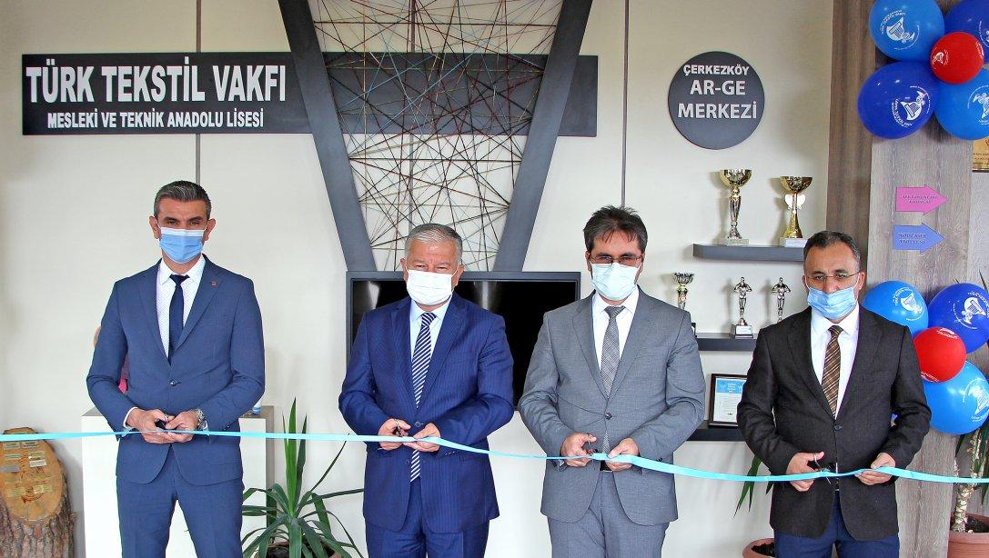 Türk Tekstil Vakfı Mesleki ve Teknik Anadolu Lisesi Ar-Ge Merkezi'nin Açılışı 81 İl İle Aynı Anda Yapıldı