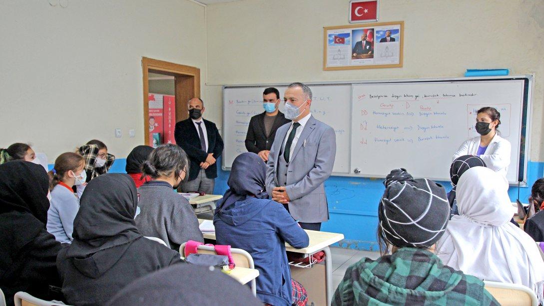Millî Eğitim Müdürümüz Fatih Sultan Mehmet İmam Hatip Ortaokulu'nu Ziyaret Etti 