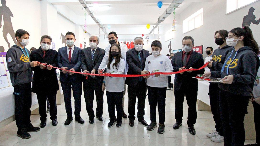 Metin Seçkin Ortaokulu'nda 4006 TÜBİTAK Bilim Fuarı Açıldı