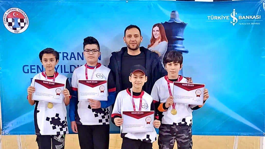 Yusuf Şenel Ortaokulu Satrançta Bölge Birincisi Olarak Türkiye Şampiyonası'na Katılmaya Hak Kazandı