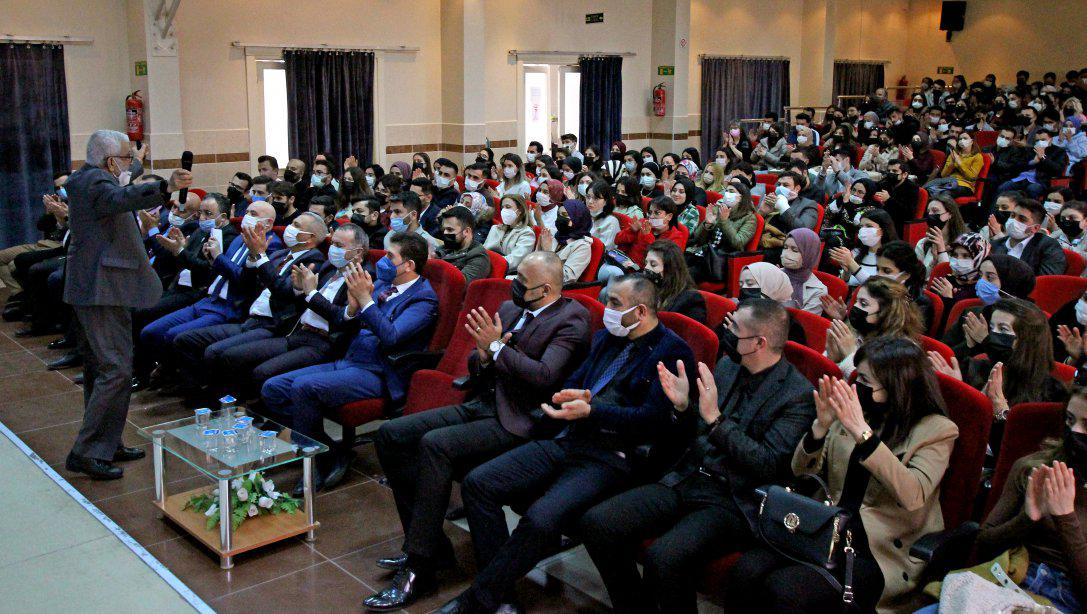 İlçemiz Aday Öğretmenlerine Prof. Dr. Aytaç Açıkalın Tarafından Konferans Verildi