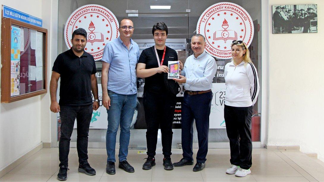 Özel Sporcular Masa Tenisi Yarışması Türkiye 2.'si Can Ergin Millî Eğitim Müdürümüz Hüseyin Gümüş'ü Ziyaret Etti