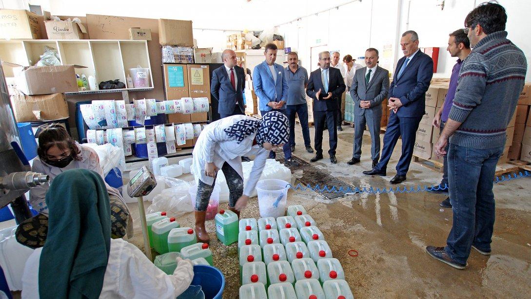 Kaymakamımız Nazmi Günlü Çerkezköy Halit Narin MTAL Kimya Üretim Atölyesini Ziyaret Etti
