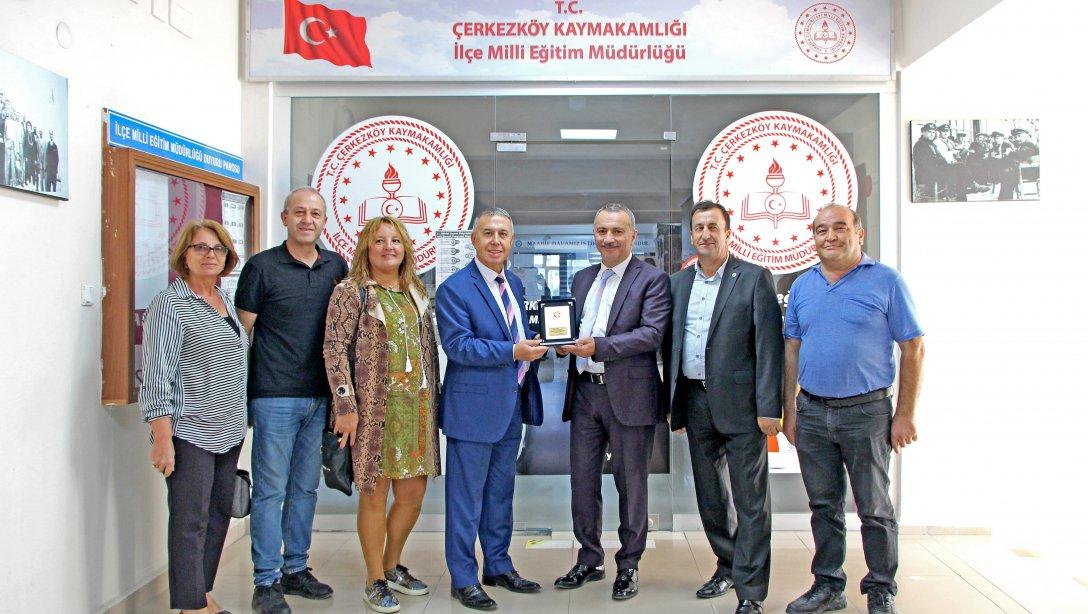 Türk Hava Kurumu'na Destekte Bulunan Okullar Plaketle Ödüllendirildi