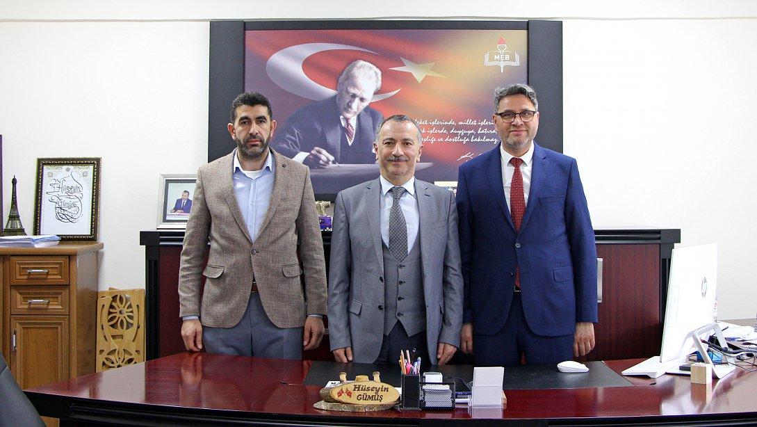 AK Parti İlçe Başkanı Salih Azbay ve Yönetim Kurulu Üyesi Ercan Bulduk Millî Eğitim Müdürümüzü Ziyaret Etti
