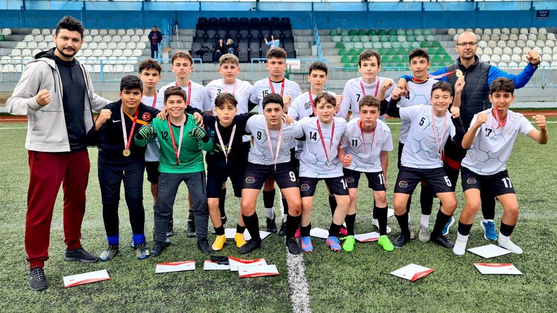 Yusuf Şenel Ortaokulu Futbol Takımı Bölge Şampiyonu Oldu