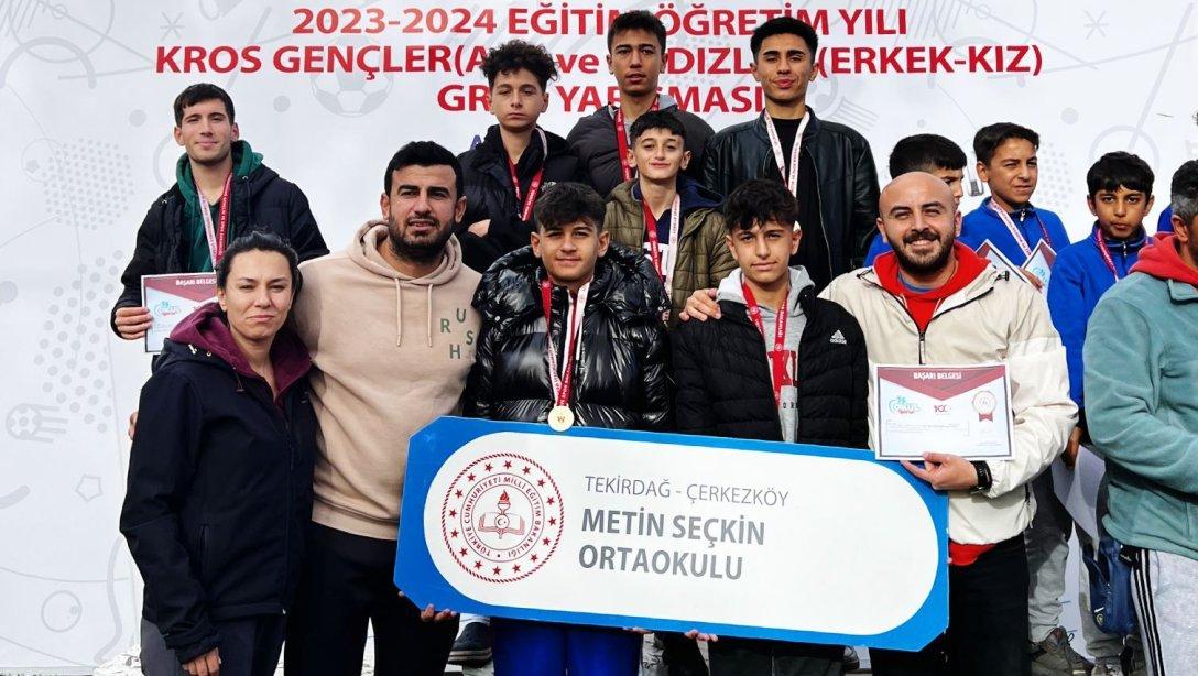 Metin Seçkin Ortaokulu Kros Takımı Türkiye Finali Yolcusu